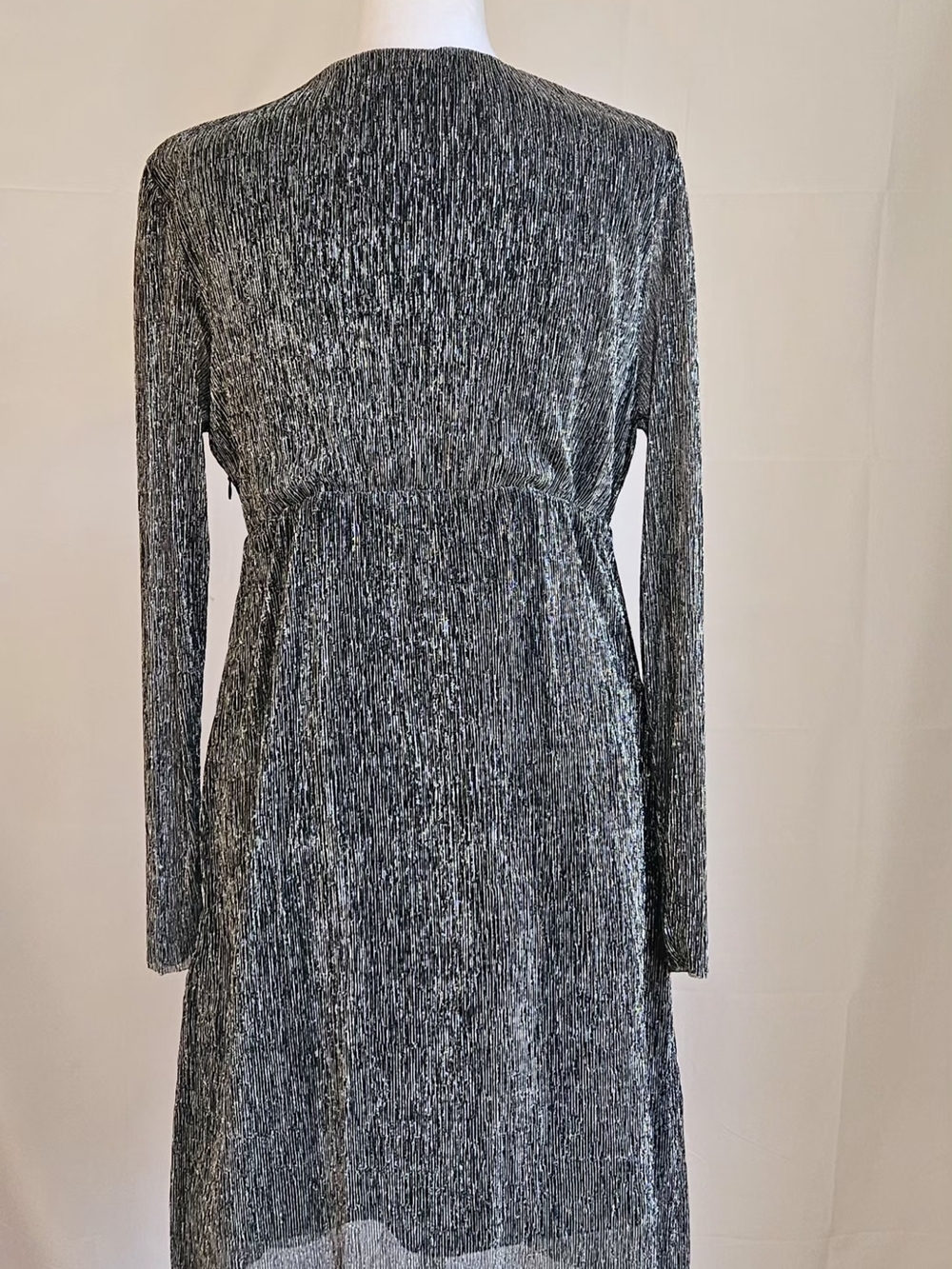 Serra Metallic Silver Plisse Long Sleeve Wrap Dress NWT Size Small - Picture 6 of 16
